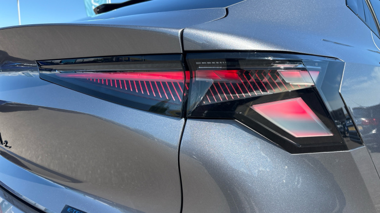 Renault Rafale E-Tech FHEV Iconic Esprit Alpine 5dr Auto 4C Hybrid Estate